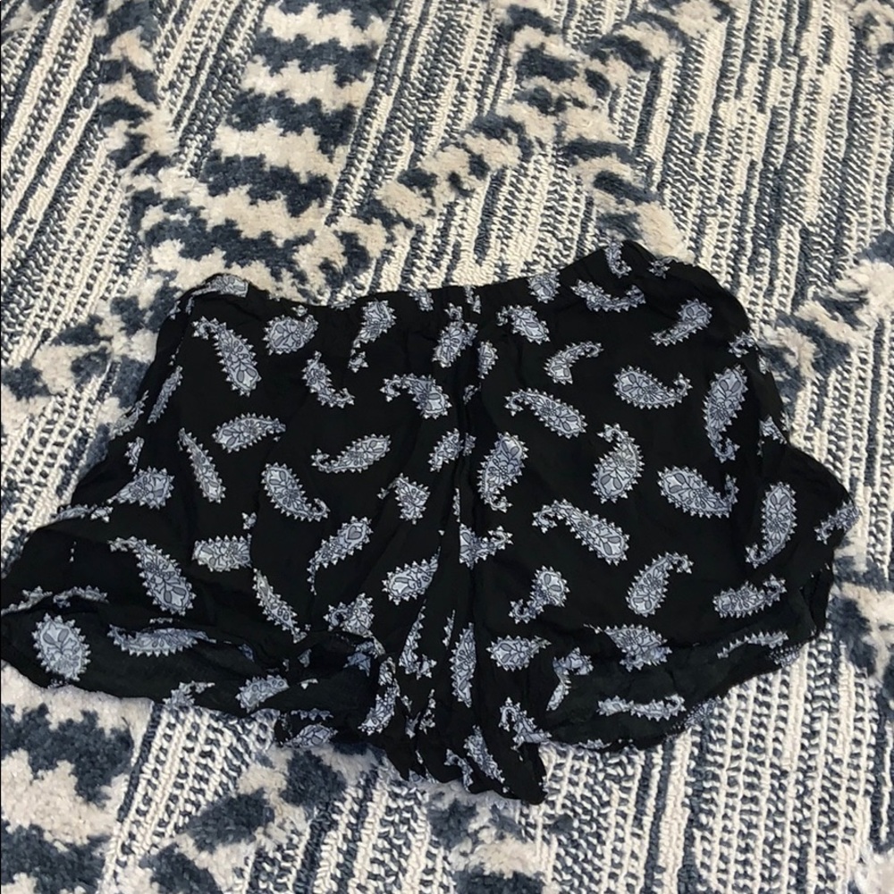 Brandy Melville Pattern Shorts | Small